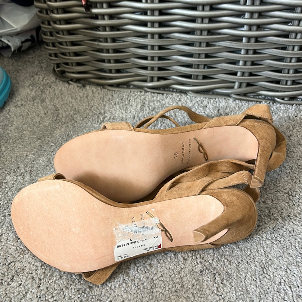 BRIAN ATWOOD SUEDE SANDALS SHOES SIZE 9 1/2 BRAND NEW - Picture 5 of 8